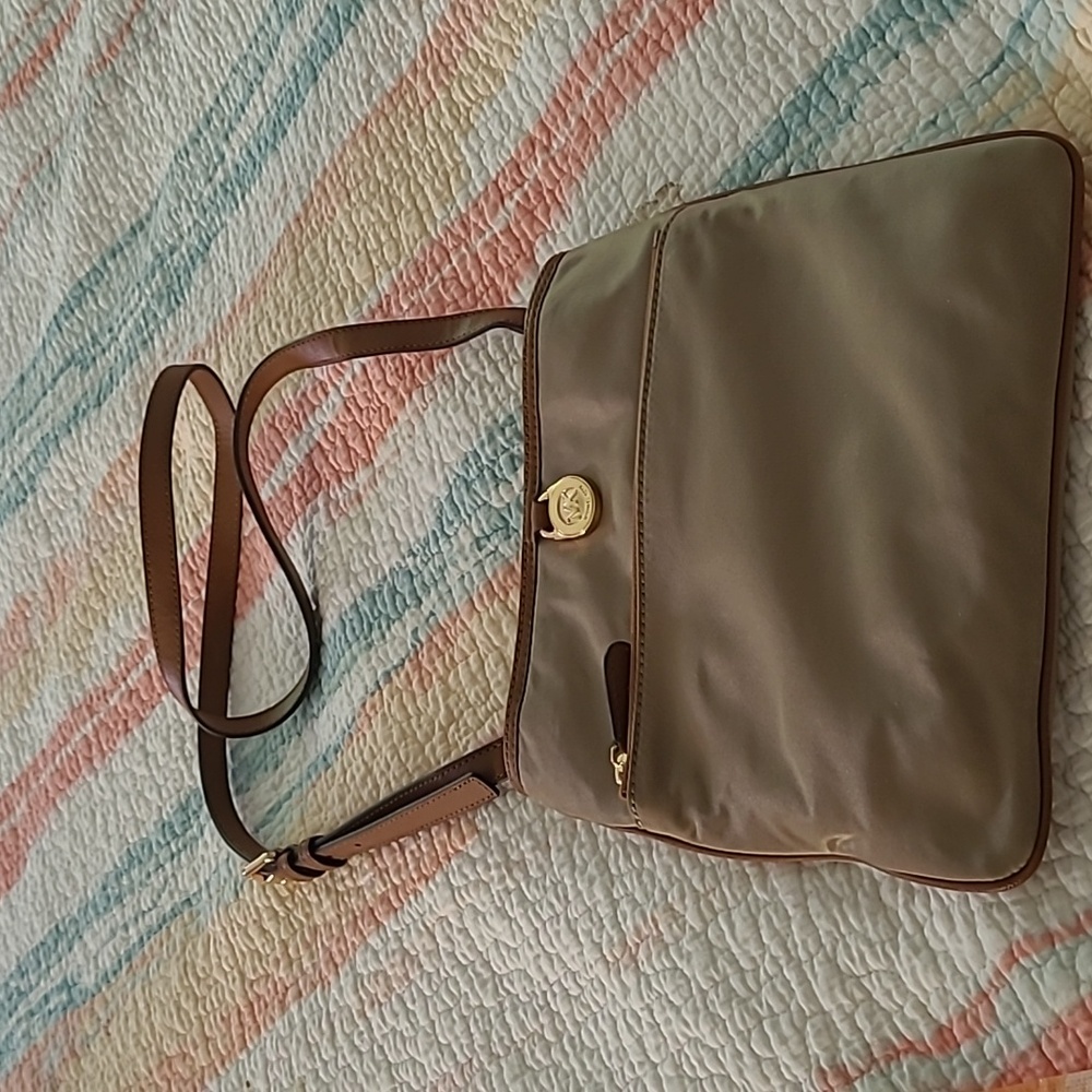 Micharl Kors shoulder purse